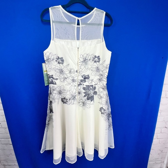 NWT |•J. TAYLOR•| Special Occasion Ivory w/ Metallic Navy Embroider Floral Dress - Picture 2 of 10
